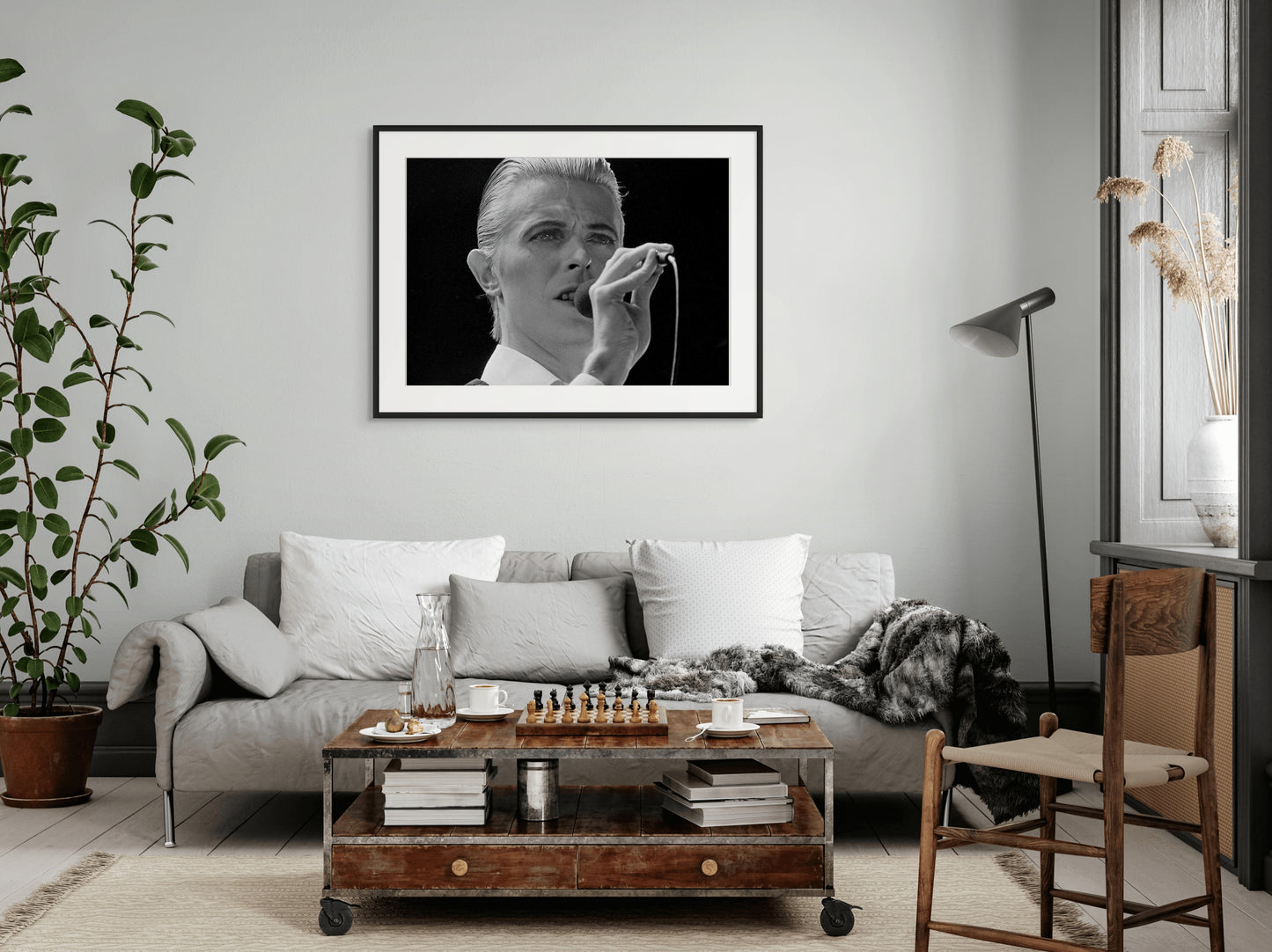 AT THE EDGE OF THE STAGE WITH DAVID BOWIE II BY STEFAN ALMERS