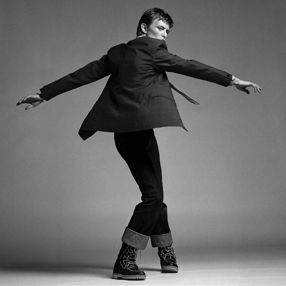 BOWIE TWISTING BY CLIVE ARROWSMITH