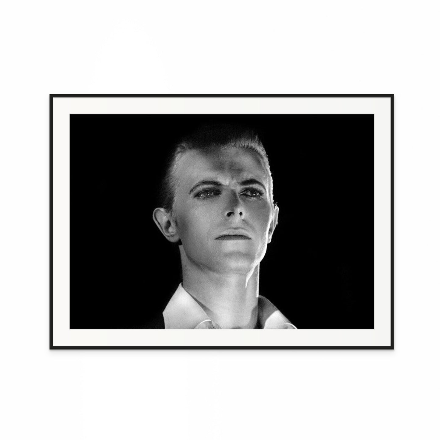 AT THE EDGE OF THE STAGE WITH DAVID BOWIE I BY STEFAN ALMERS