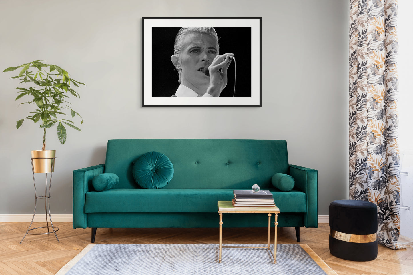 AT THE EDGE OF THE STAGE WITH DAVID BOWIE II BY STEFAN ALMERS