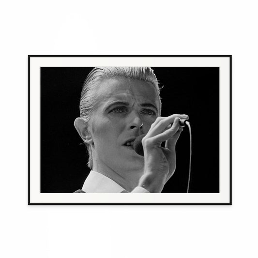 AT THE EDGE OF THE STAGE WITH DAVID BOWIE II BY STEFAN ALMERS