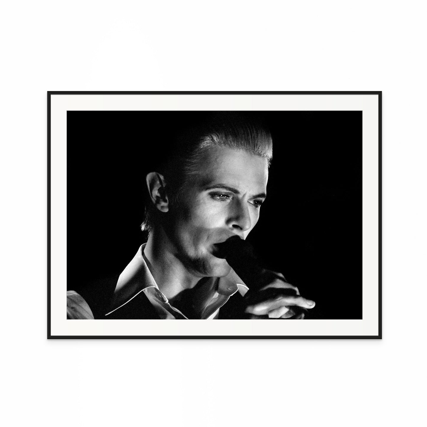 AT THE EDGE OF THE STAGE WITH DAVID BOWIE III BY STEFAN ALMERS