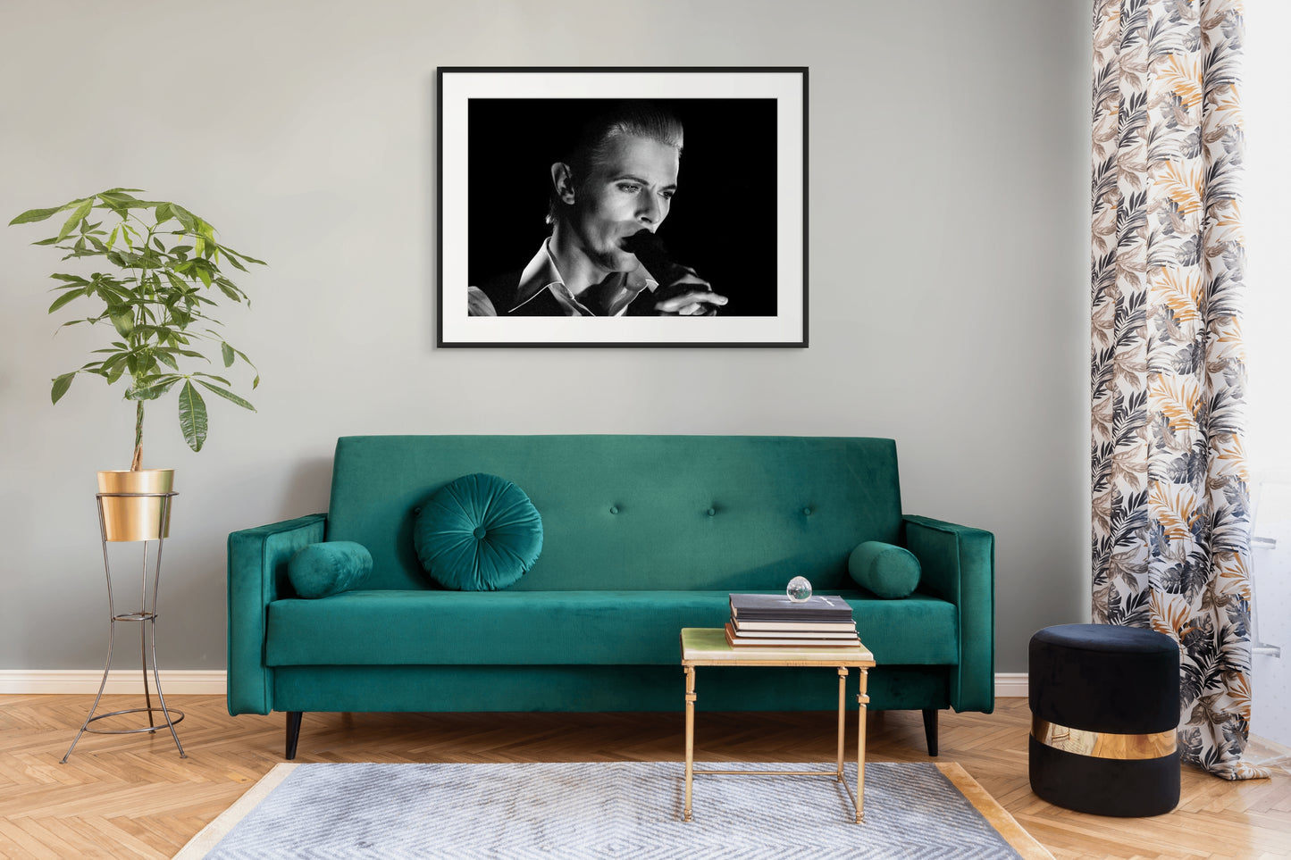 AT THE EDGE OF THE STAGE WITH DAVID BOWIE III BY STEFAN ALMERS