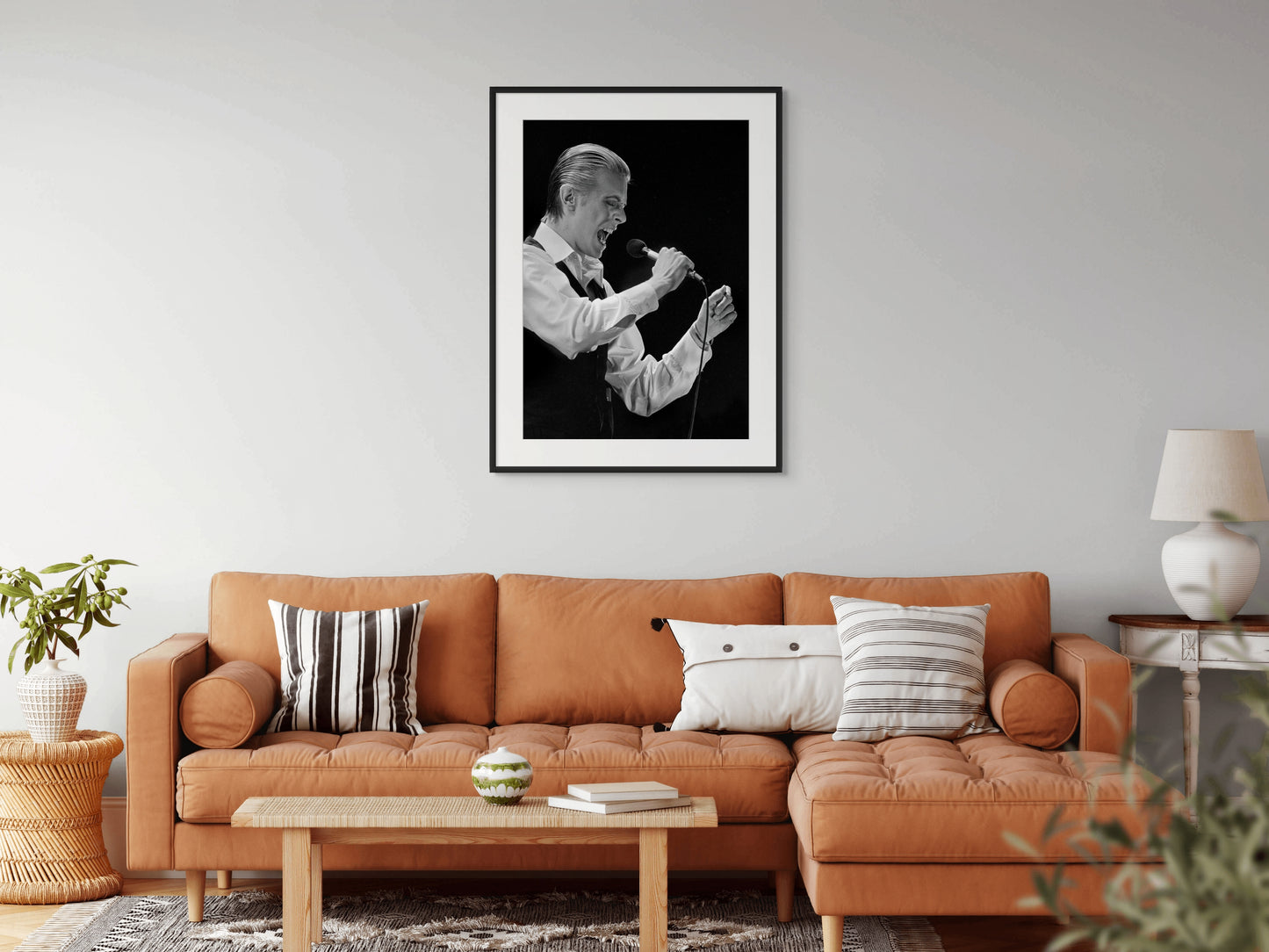 AT THE EDGE OF THE STAGE WITH DAVID BOWIE IIII BY STEFAN ALMERS