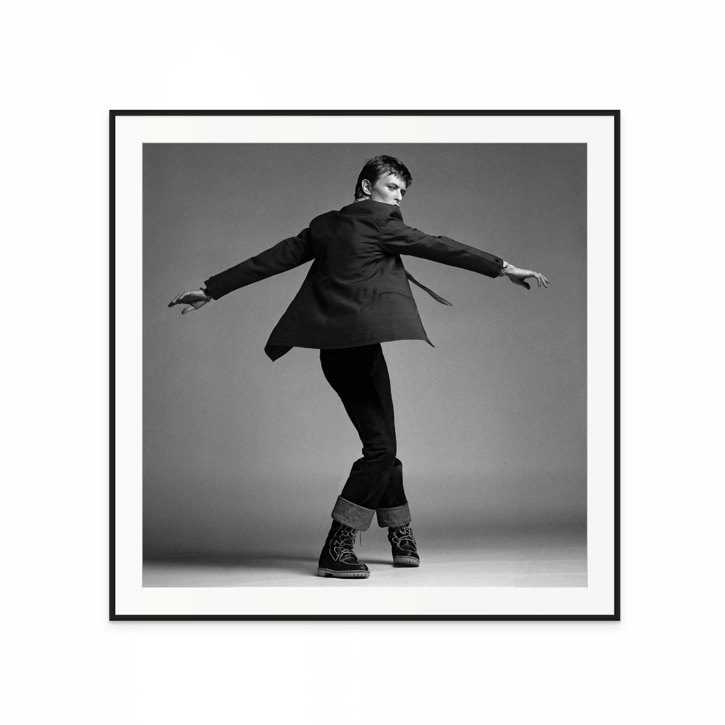 BOWIE TWISTING BY CLIVE ARROWSMITH