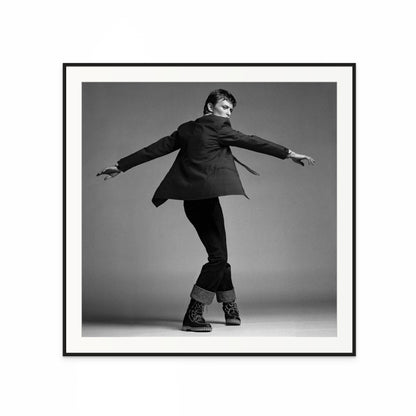 BOWIE TWISTING BY CLIVE ARROWSMITH